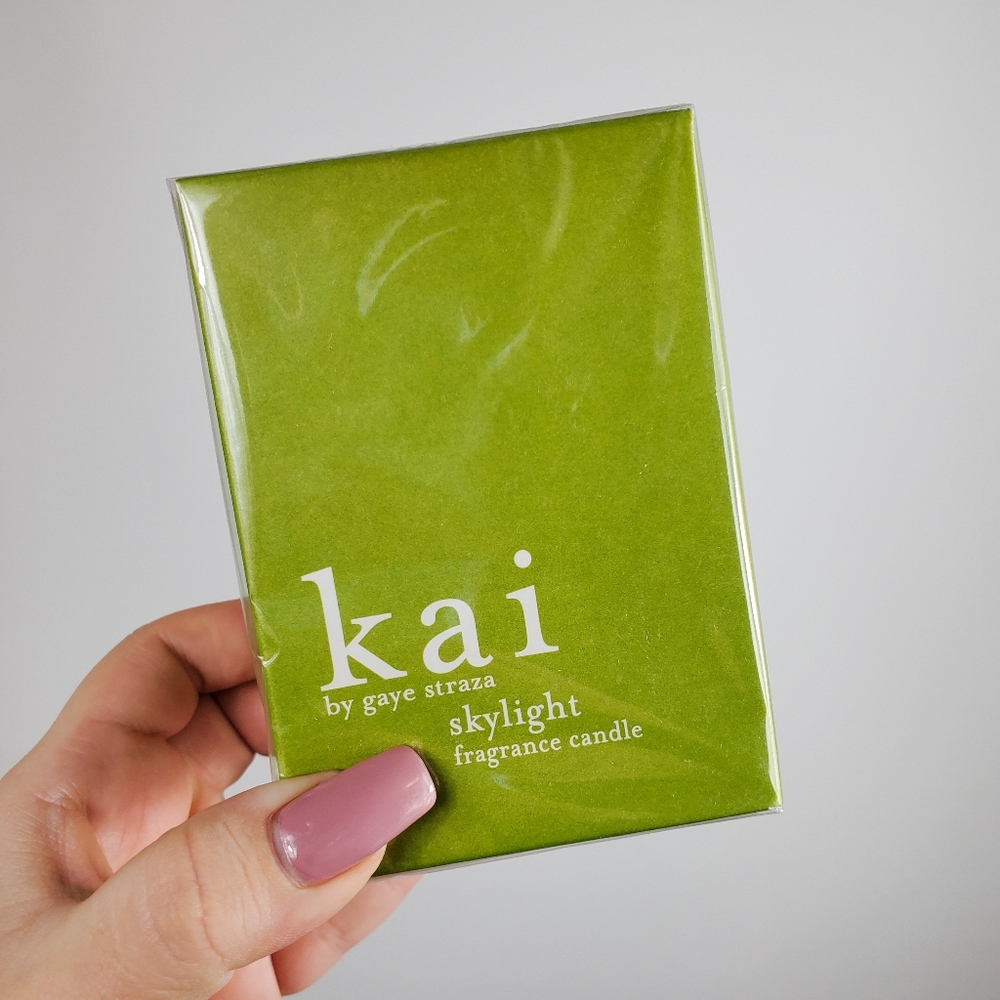 (Sold) Kai by Gaye Straza Skylight Candle 10oz - Picture 2 of 3